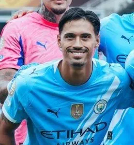 Tijjani Reijnders Scoort Eerste Doelpunt voor Al-Qadsiah bij 2-0 Zege op Neom SC