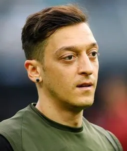 Mesut Özil'den Eşi Amine Gülşe'ye Duygu Dolu Sözler: 'Öyle Bir Eş Nasip Etti Ki'