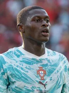 Nuno Mendes Suspendu Trois Matchs par la LFP Après son Carton Rouge au Trophée des Champions