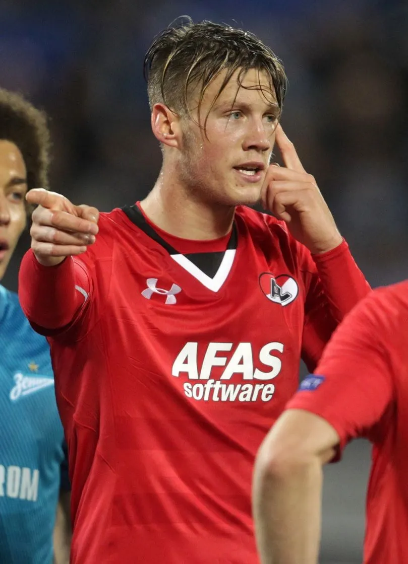 Wout Weghorst celebrates a crucial goal for FC Twente in European competition