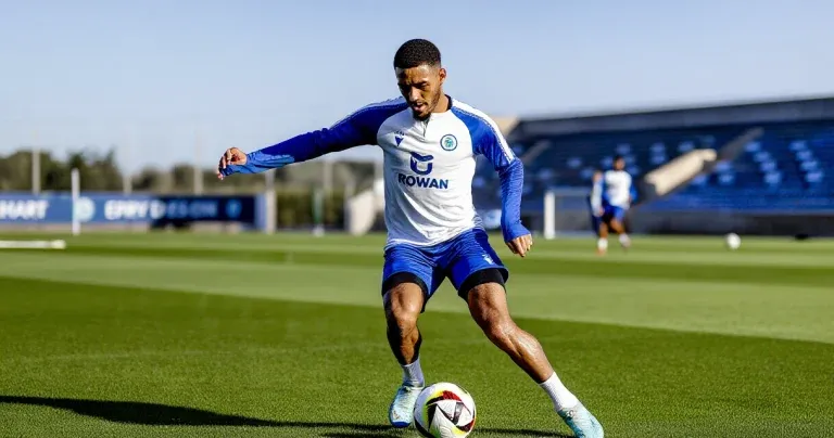 Avslöjar: Alexander Bernhardsson lämnar Holstein Kiel – Valencia och Wolfsburg nära överenskommelse