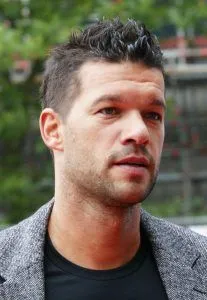 Biografie-Fakten über Fußball-Legenden: Was Pelé, Beckenbauer & Ballack lehren