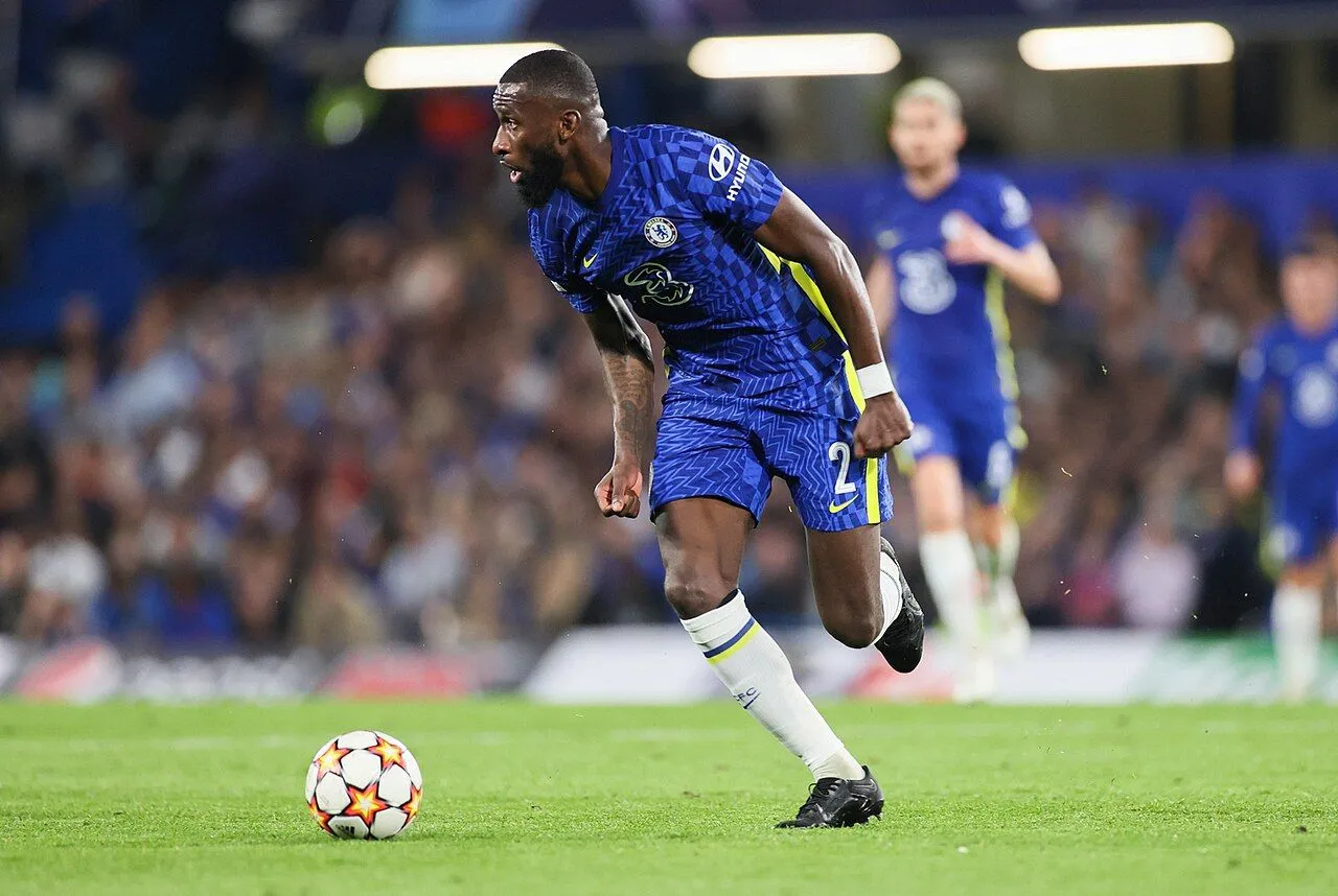 Antonio R&uuml;diger Real Madrid formasıyla defans g&ouml;revi başında