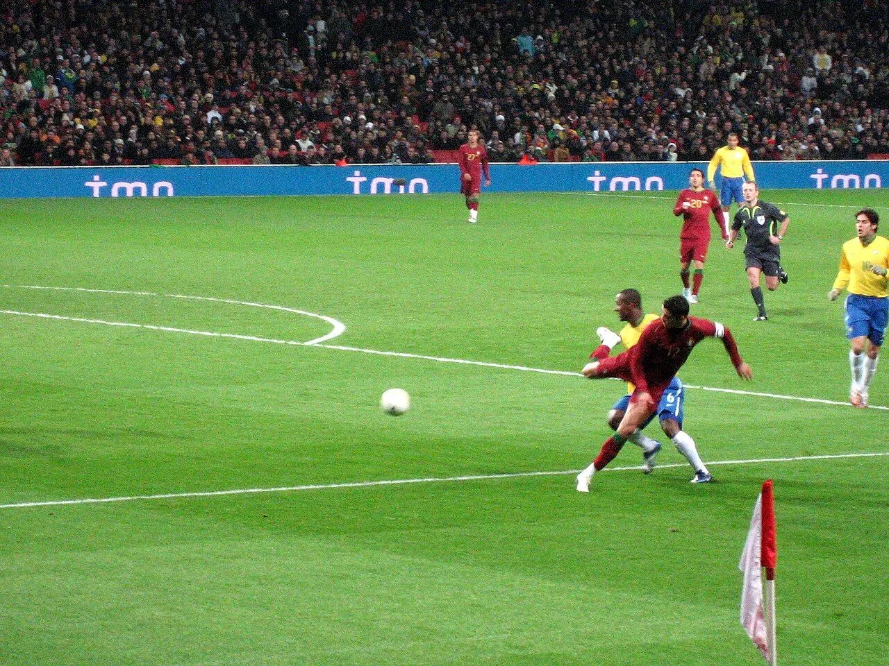 Ronaldo Đáp Trả Chỉ Trích: 'Họ Muốn Giết Tôi Nhưng Tôi Né Được Đạn'