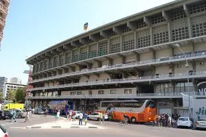 Valencia CF Colista en LaLiga tras Goleada 5-0 del Barcelona: 2.000 Aficionados Protestan contra Meriton