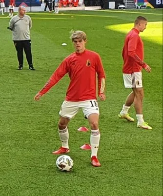 Footballer in action on a floodlit stadium pitch during a Serie A match