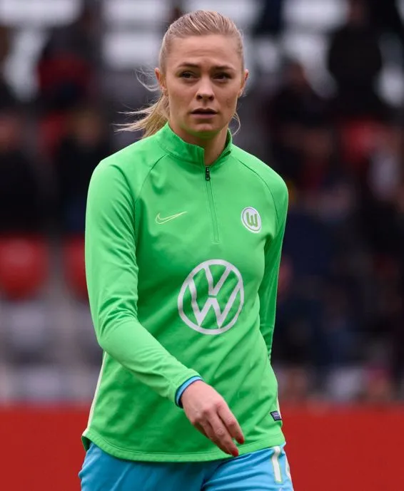 Swedish footballer announces pregnancy while at Manchester United Women