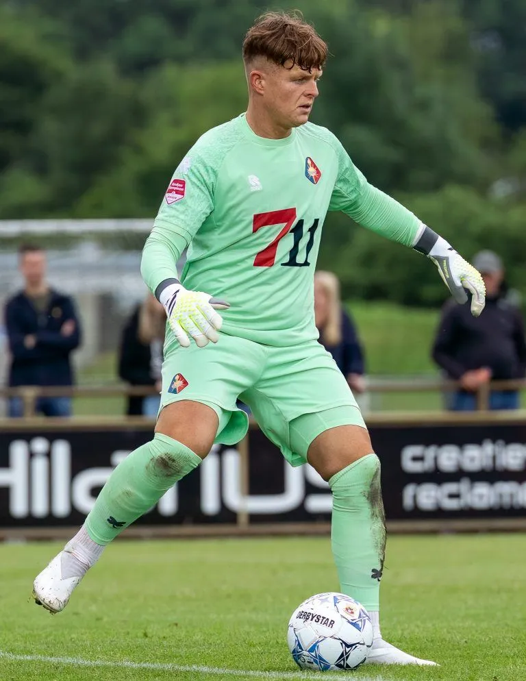 Ronald Koeman Jr. Schrijft Eredivisie-Geschiedenis: Doelman Scoort Twee Strafschoppen voor Telstar tegen Cambuur