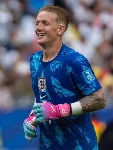 Jordan Pickford Reaches 100 Premier League Clean Sheets in Everton's Draw at Tottenham