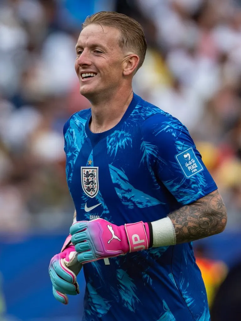 Jordan Pickford Reaches 100 Premier League Clean Sheets in Everton's Draw at Tottenham