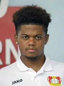Leon Bailey verlaat Aston Villa definitief voor Olympiacos: vijf jaar Premier League afgesloten