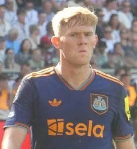 Lewis Hall Agrees Five-Year Newcastle Contract Extension, Ending Manchester United Transfer Pursuit