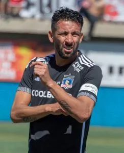 Mauricio Isla 38 Yaşında Emekli Oldu: Fenerbahçe'nin Eski Yıldızı 19 Yıllık Kariyerine Veda Etti