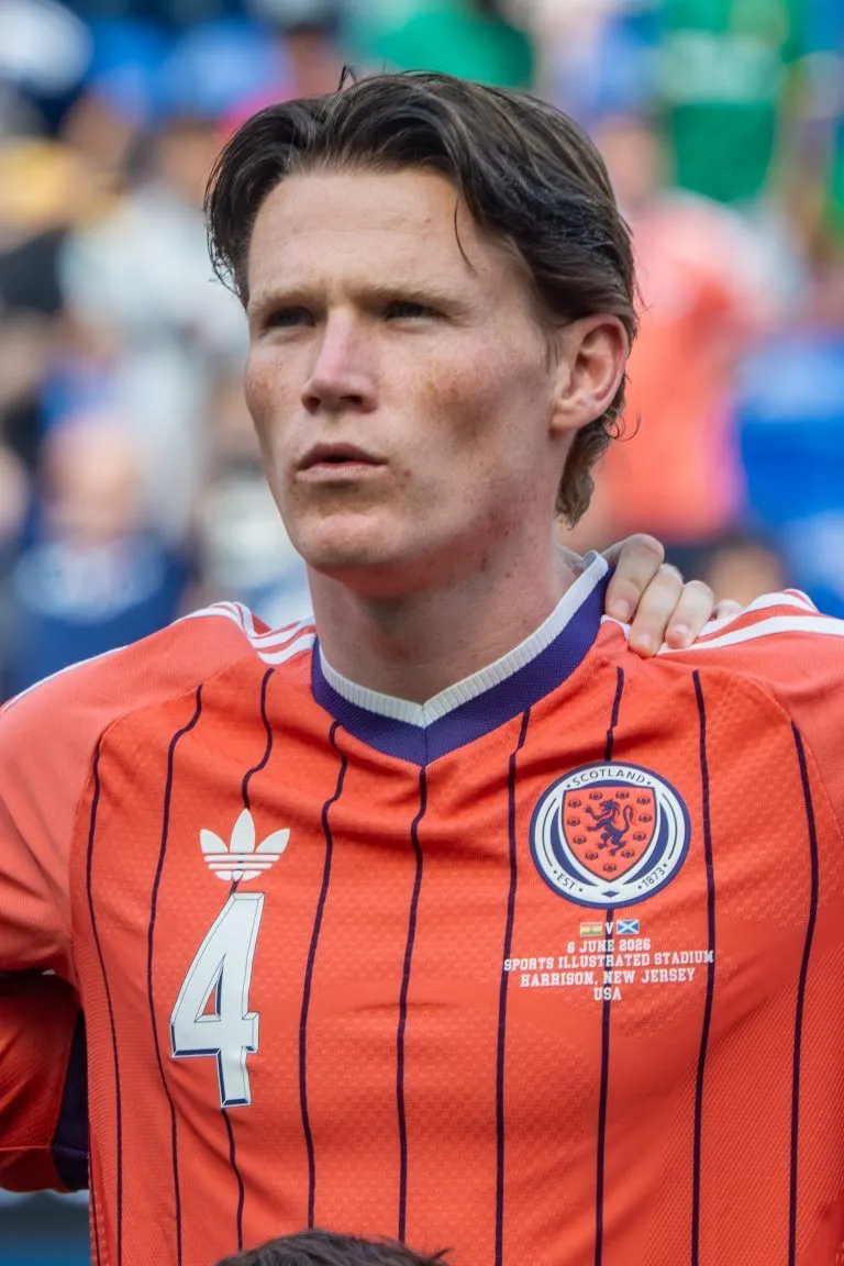 McTominay Apre al Real Madrid di Mourinho Mentre il Rinnovo con il Napoli Resta in Stallo