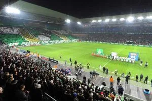 Liverpool recrute Djylian N'Guessan (18 ans) pour 4,3 M£ : l'attaquant de l'ASSE prêté à Brest avant janvier