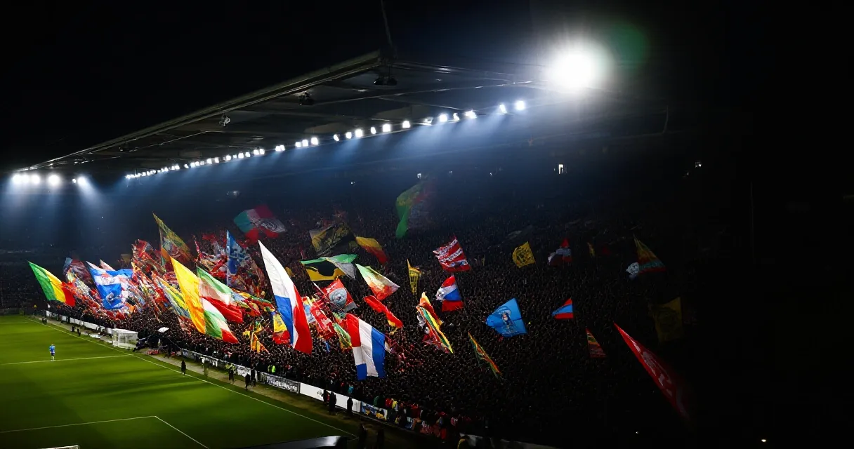 Tifosi nerazzurri esultano allo stadio durante una partita di Serie A in notturna